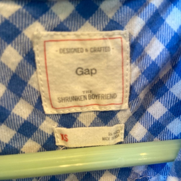 GAP BUTTON DOWN - Picture 3 of 3
